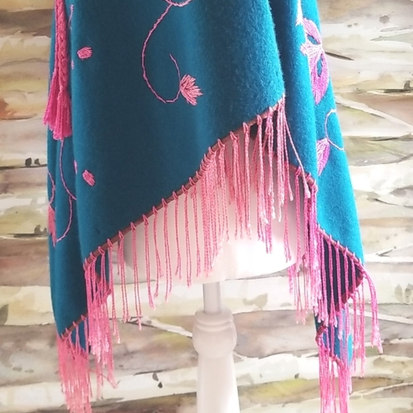 60's Hippie Fringe Teal Wool Pink Hand Embroidery Cape Shawl Poncho GUVC OSFA - Picture 4 of 12